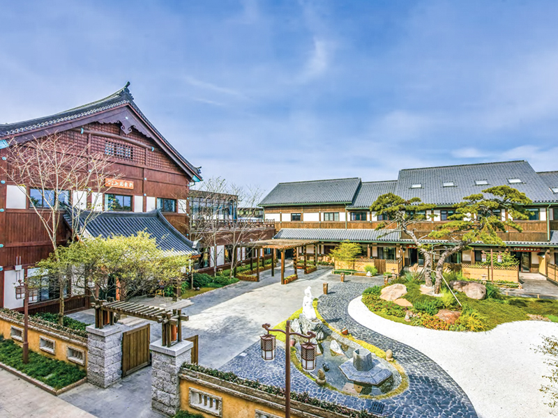 Wisma Struktur Kayu Dekat Danau Slender West di Yangzhou